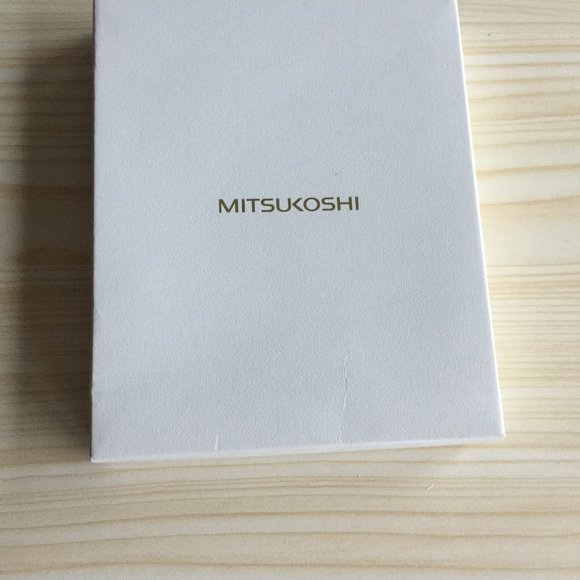 NWT 100% Authentic Burberry hand towel - Picture 4 of 4